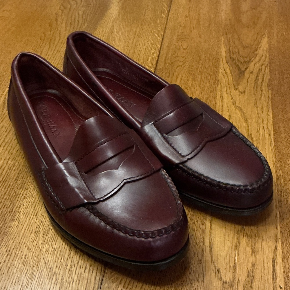 Mens Cole Haan classic burgundy loafer. Size 8.5D. Like new. Beautiful!